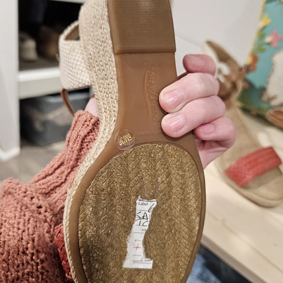 Lucky Brand Women's Wedge Sandals - Picture 3 of 10